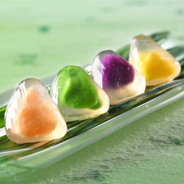 便会想起《浣溪沙》那今生来世的约定   小符斜挂绿云鬓 &nbsp;妓人